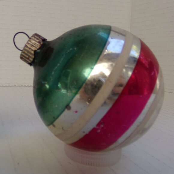 Vintage Lot of 2 Shiny Brite Striped Round Ball Christmas Ornaments Silver Green - Picture 2 of 14